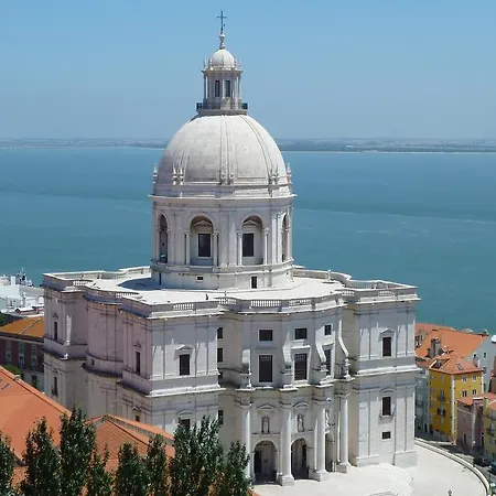 Alfama Hideout Overlooking Tejo Apartman